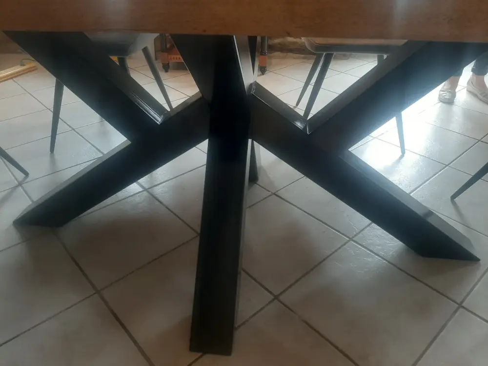 pied de table